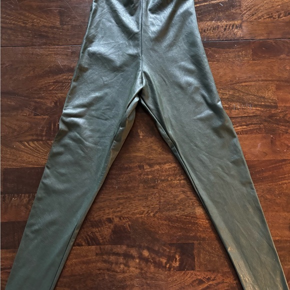 Commando Faux leather leggings featuring firming smoothing waistband. - Picture 3 of 4